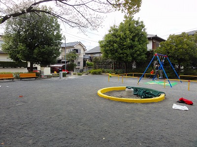 広場と遊具です。