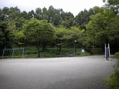 すべり台とブランコです。