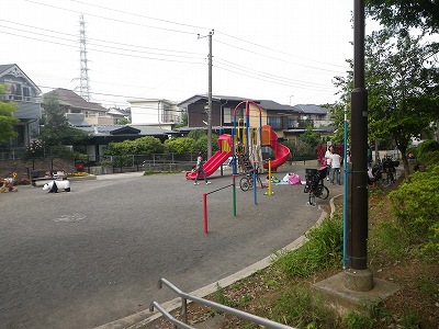 広場と遊具です。