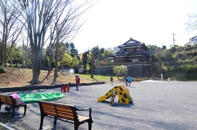 幼児用のすべり台です。