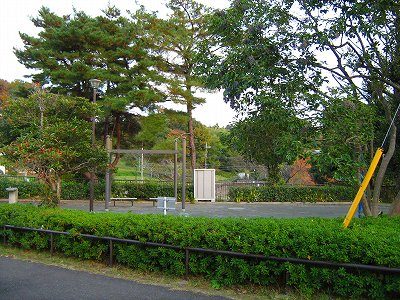 外周から見た広場です。