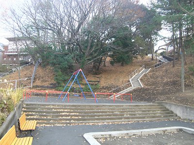 階段とブランコです。