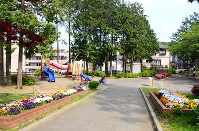 広場間の花壇です。