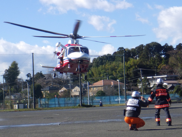 消防ヘリコプター離着陸訓練の写真