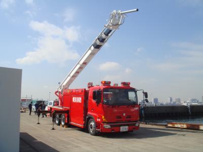 大型高所放水車の画像
