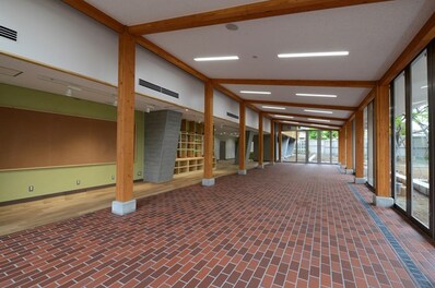 こども自然公園休憩管理棟　内観