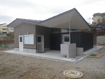 仏向原ふれあい公園便所・倉庫棟　外観