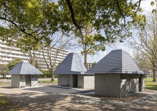 富岡総合公園プラタナス便所　外観