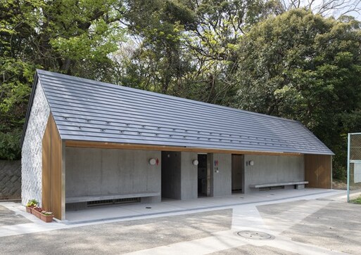 富岡総合公園洋弓場便所（外観）