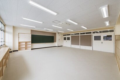 山内小学校　内観