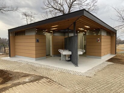 こども自然公園桜山トイレ　外観