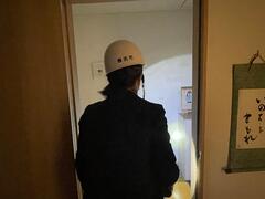 暗い部屋の様子