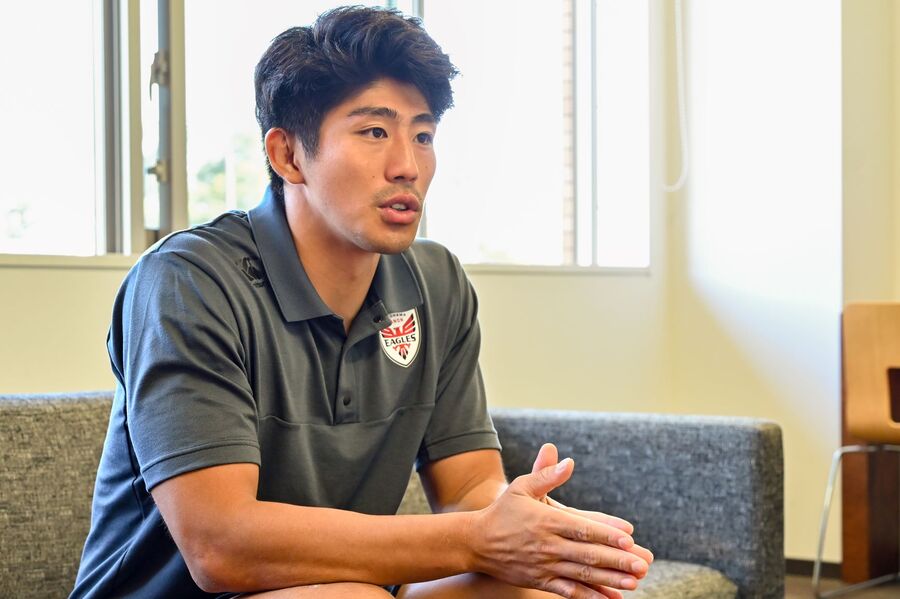 インタビューを受ける高木選手