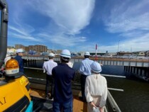 橋梁事業の説明を受ける様子