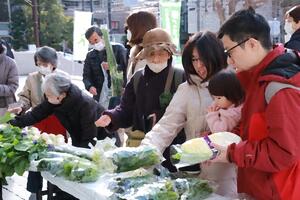 ほどがや朝市の様子
