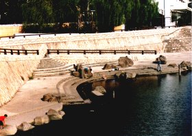 川辺公園親水護岸の画像