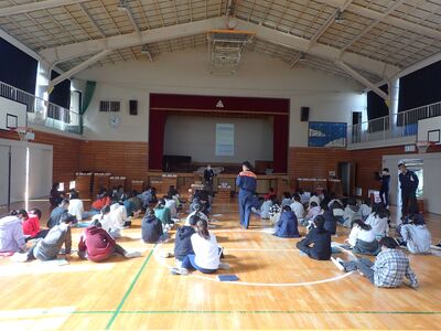 体育館での説明
