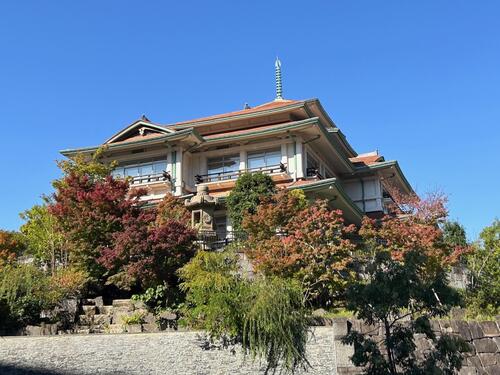 旧東伏見邦英邸
