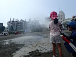 放水体験をする様子