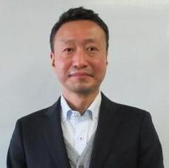 講師