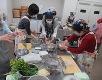 春の食材が並んでいます。