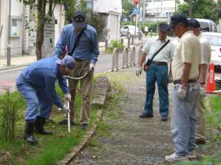 草刈り作業中