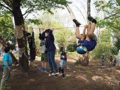 片倉うさぎ山公園プレイパークで遊ぶ子どもたち