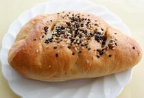 甘辛に味付けたレンコンがシャキシャキおいしいパンです