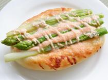 アスパラガスと明太マヨネーズがよく合うパンです