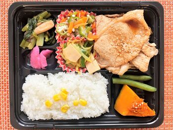 野菜が140g以上入っている生姜焼き弁当です
