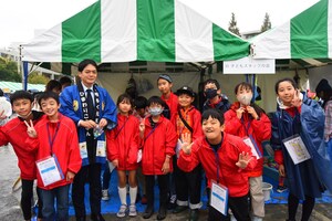 山中市長と子どもスタッフ