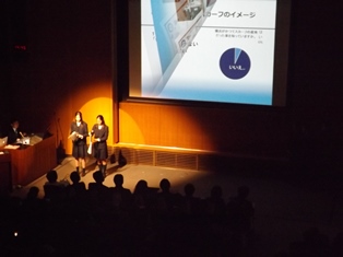 児童生徒による発表の様子1