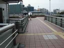 写真：仲木戸駅連絡通路