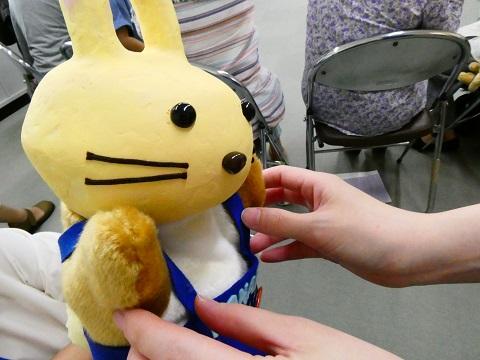 わらべうたをするうさぽん