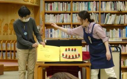 布えほんの読み聞かせ