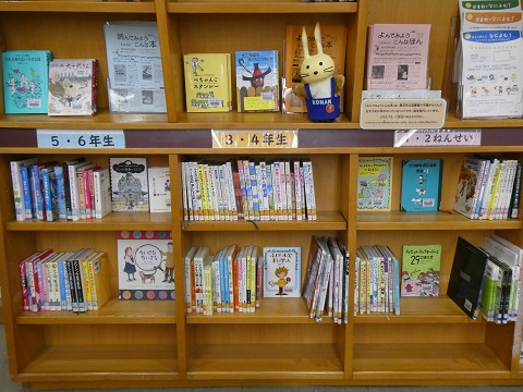 和７年7月8月児童書展示「夏休み　読んでみようこんな本」