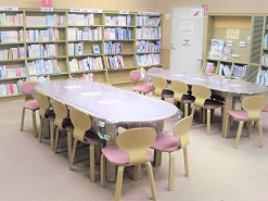 子ども図書室の調べものコーナーの写真