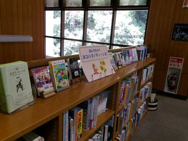 ティーンズコーナー展示「読んでみようヨコハマノティーンズ」