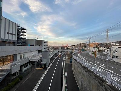 二俣川駅南口歩道橋写真