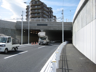 白鴨トンネル（鴨居駅側）