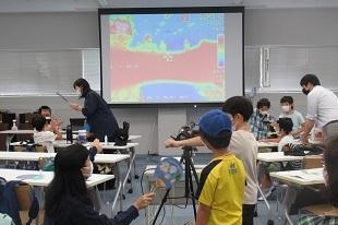 カメラを使った暑さしらべの様子の写真