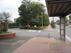 東亞合成横浜工場前バス停留所の写真