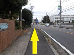 左手に介護付き有料老人ホームがあります