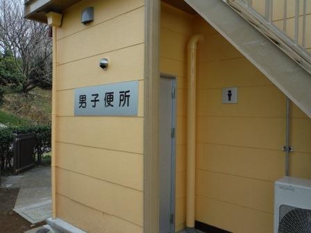 実習展示場の裏口トイレの写真