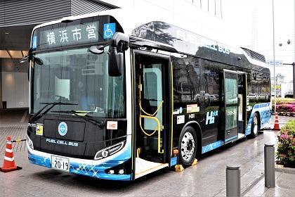 燃料電池バス（市営バス）の展示（写真）