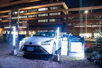 ミライ（FCV）と給電の様子１