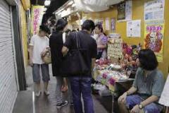 六角橋商店街の新たな企画空き店舗を活用したドッキリヤミ市場