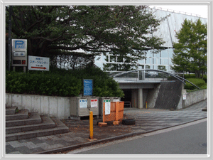 神奈川スポーツセンター駐車場入り口