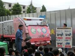 出前教室（小学校）の様子（車両の説明）