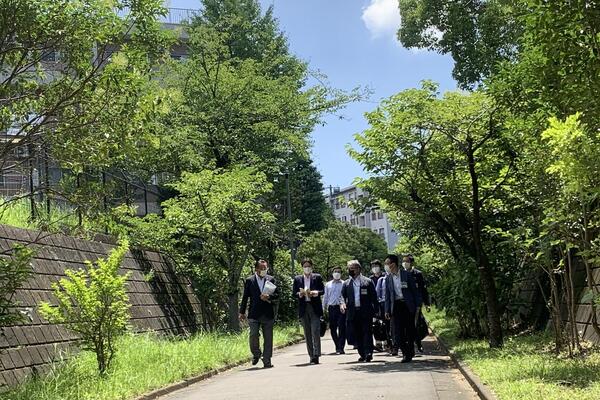 写真：野庭住宅・野庭団地視察の様子（小サイズ）